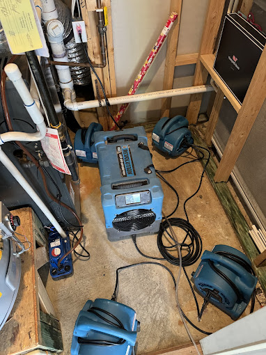 A bunch of tools that are laying on the floor